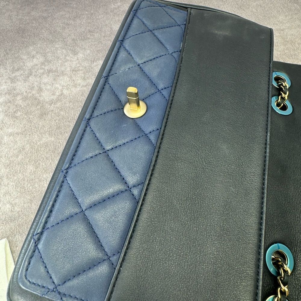 CHANEL Lambskin Quilted Medium Graphic Flap Navy Black - Picture 12 of 16